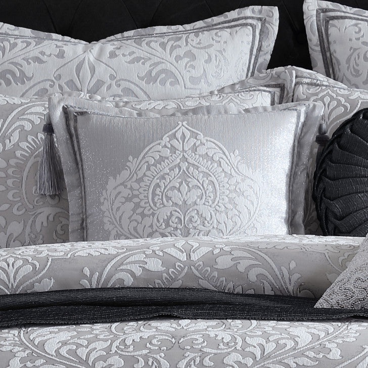 Alexander Silver Quilt Cover Set by Davinci